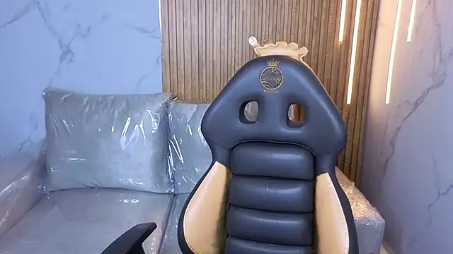 Stephany Rodriguez online show from 11/21/25, 08:07