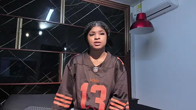 Snapshot of HannyThompson chatting on 10/31/25, 12:17 HannyThompson online show from 10/31/25, 12:17