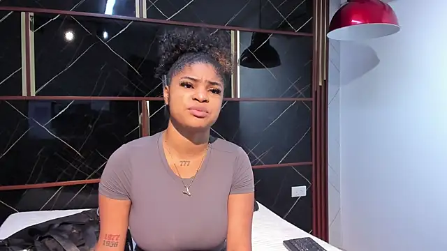 Snapshot of HannyThompson chatting on 11/05/25, 12:27 HannyThompson online show from 11/05/25, 12:27