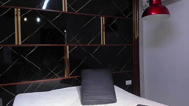 Snapshot of HannyThompson chatting on 11/08/25, 12:16 HannyThompson online show from 11/08/25, 12:16