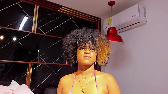 Snapshot of HannyThompson chatting on 11/11/25, 12:38 HannyThompson online show from 11/11/25, 12:38