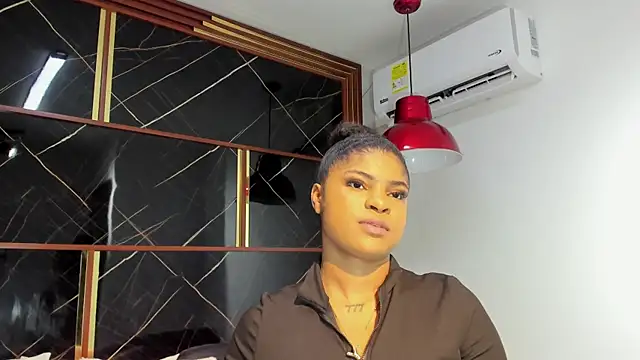 Snapshot of HannyThompson chatting on 11/12/25, 07:13 HannyThompson online show from 11/12/25, 07:13