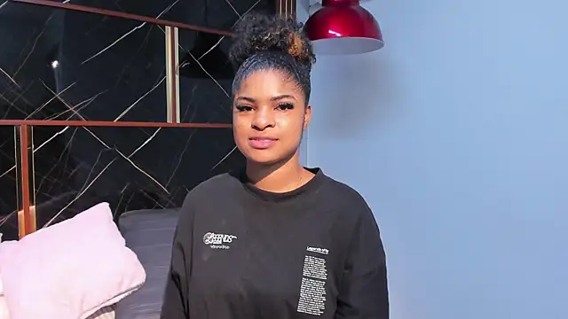 Snapshot of HannyThompson chatting on 11/18/25, 12:31 HannyThompson online show from 11/18/25, 12:31