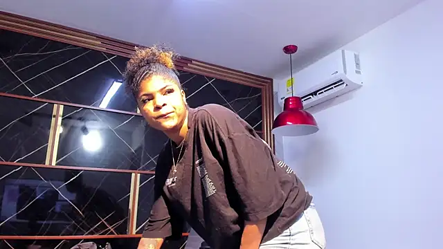 Snapshot of HannyThompson chatting on 11/21/25, 12:15 HannyThompson online show from 11/21/25, 12:15