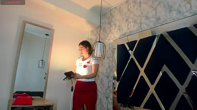 Snapshot of Luciifeer_ chatting on 11/15/25, 06:26 Luciifeer online show from 11/15/25, 06:26