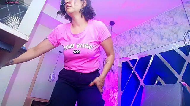 Snapshot of Luciifeer_ chatting on 11/22/25, 06:29 Luciifeer online show from 11/22/25, 06:29