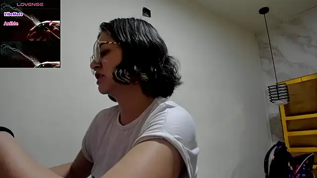 Snapshot of Luciifeer_ chatting on 12/14/25, 05:07 Luciifeer online show from 12/14/25, 05:07