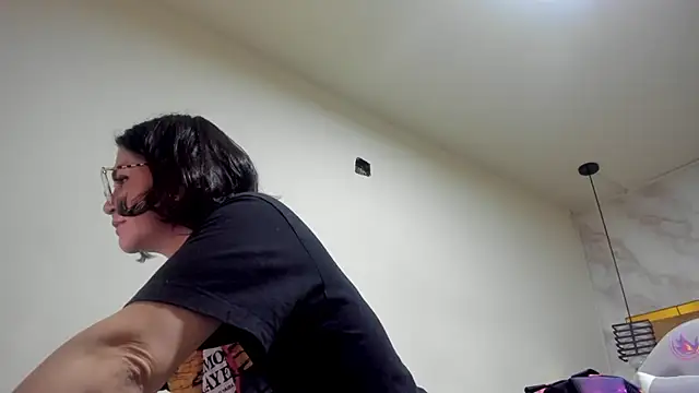 Snapshot of Luciifeer_ chatting on 12/18/25, 03:18 Luciifeer online show from 12/18/25, 03:18