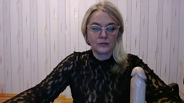 EleanoraDream online show from 10/13/25, 02:39