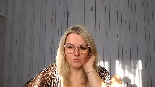 EleanoraDream online show from 10/22/25, 07:19