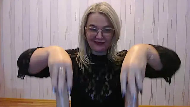 Snapshot of EleanoraDream chatting on 12/21/25, 06:37 EleanoraDream online show from 12/21/25, 06:37