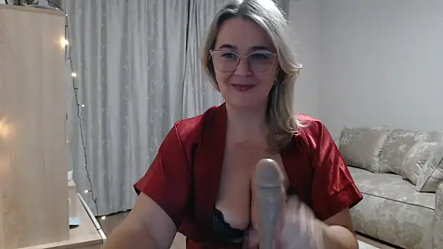 Snapshot of EleanoraDream chatting on 01/05/26, 05:27 EleanoraDream online show from 01/05/26, 05:27