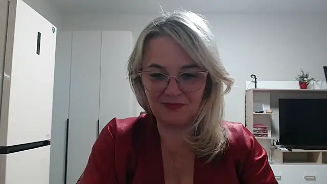 Snapshot of EleanoraDream chatting on 02/15/26, 11:56 EleanoraDream online show from 02/15/26, 11:56
