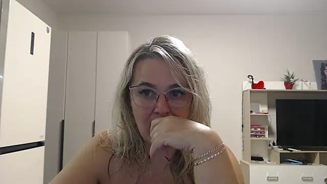 Snapshot of EleanoraDream chatting on 02/28/26, 06:31 EleanoraDream online show from 02/28/26, 06:31