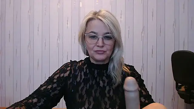Snapshot of EleanoraDream chatting on 03/02/26, 01:07 EleanoraDream online show from 03/02/26, 01:07