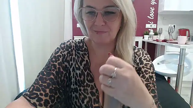 Snapshot of EleanoraDream chatting on 03/07/26, 12:13 EleanoraDream online show from 03/07/26, 12:13