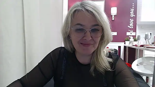 Snapshot of EleanoraDream chatting on 03/08/26, 12:41 EleanoraDream online show from 03/08/26, 12:41