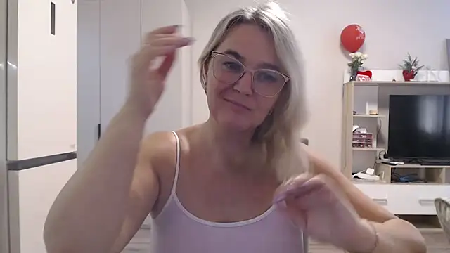 Snapshot of EleanoraDream chatting on 03/23/26, 10:08 EleanoraDream online show from 03/23/26, 10:08