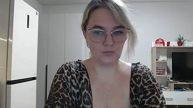 Snapshot of EleanoraDream chatting on 04/27/26, 10:57 EleanoraDream online show from 04/27/26, 10:57