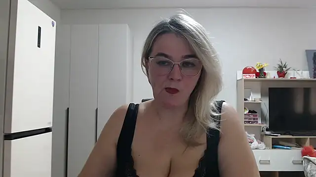 Snapshot of EleanoraDream chatting on 04/30/26, 11:27 EleanoraDream online show from 04/30/26, 11:27