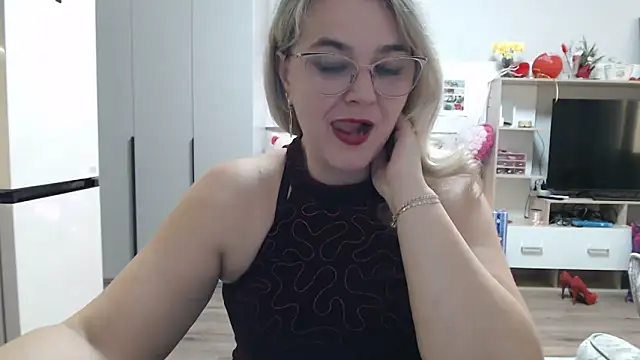 Snapshot of EleanoraDream chatting on 05/02/26, 02:11 EleanoraDream online show from 05/02/26, 02:11