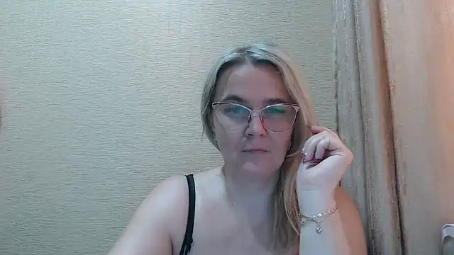 Snapshot of EleanoraDream chatting on 05/28/26, 08:55 EleanoraDream online show from 05/28/26, 08:55