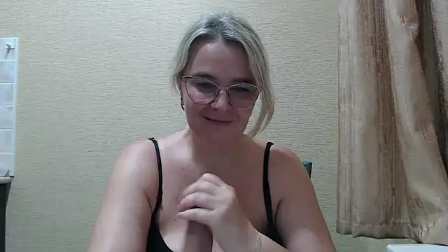 Snapshot of EleanoraDream chatting on 07/01/26, 07:57 EleanoraDream online show from 07/01/26, 07:57