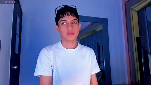 Sebax Young online show from 05/18/26, 08:36