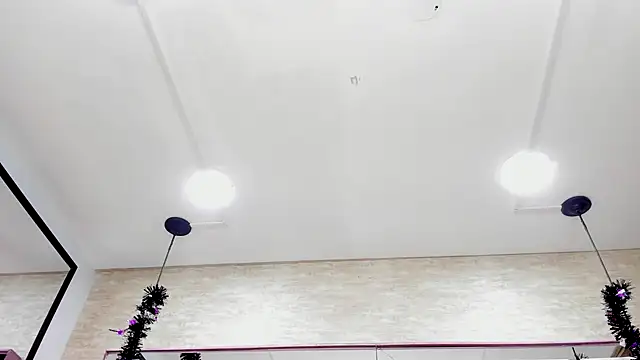 Snapshot of ThaliaCross chatting on 11/01/25, 07:49 ThaliaCross online show from 11/01/25, 07:49