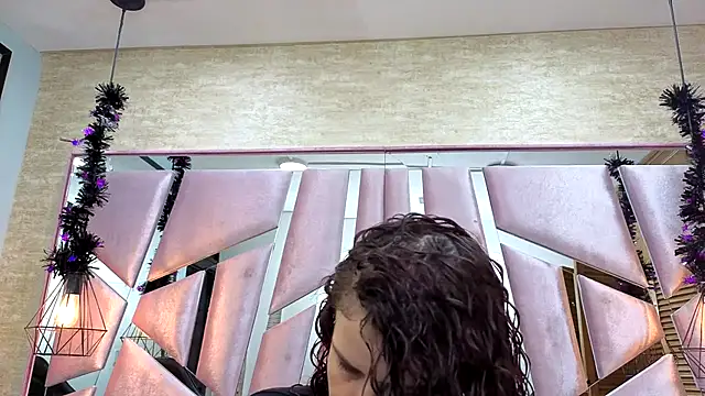 Snapshot of ThaliaCross chatting on 11/13/25, 07:46 ThaliaCross online show from 11/13/25, 07:46