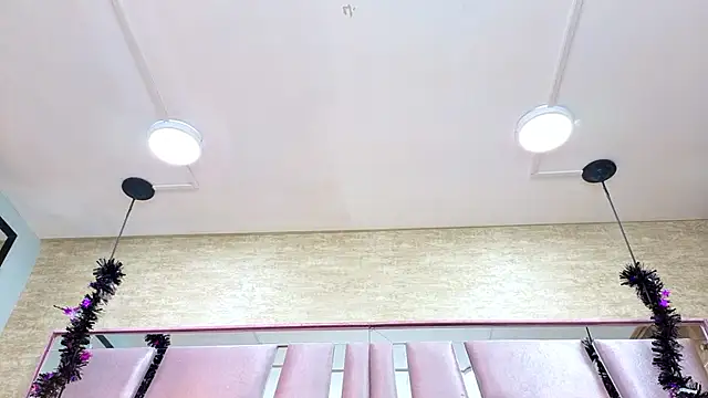 Snapshot of ThaliaCross chatting on 11/22/25, 08:08 ThaliaCross online show from 11/22/25, 08:08