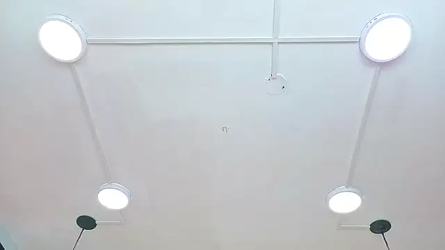 Snapshot of ThaliaCross chatting on 12/16/25, 07:52 ThaliaCross online show from 12/16/25, 07:52