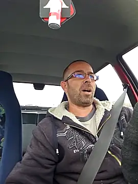 Snapshot of Thomas043 chatting on 11/15/25, 01:51 Thomas043 online show from 11/15/25, 01:51