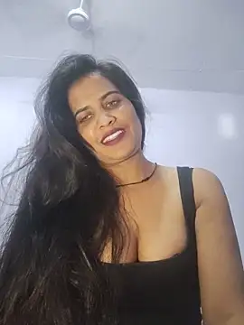 cute radhikaa online show from 06/12/26, 11:09