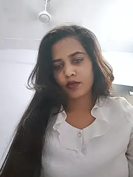 cute radhikaa online show from 06/26/26, 05:12