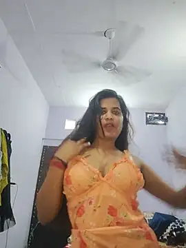 cute radhikaa online show from 07/13/26, 04:59