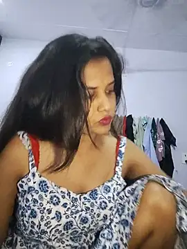 cute radhikaa online show from 07/22/26, 12:52