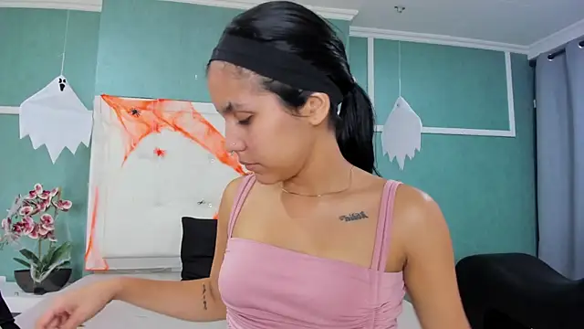 Snapshot of ania_gomez chatting on 11/04/25, 01:54 ania gomez online show from 11/04/25, 01:54