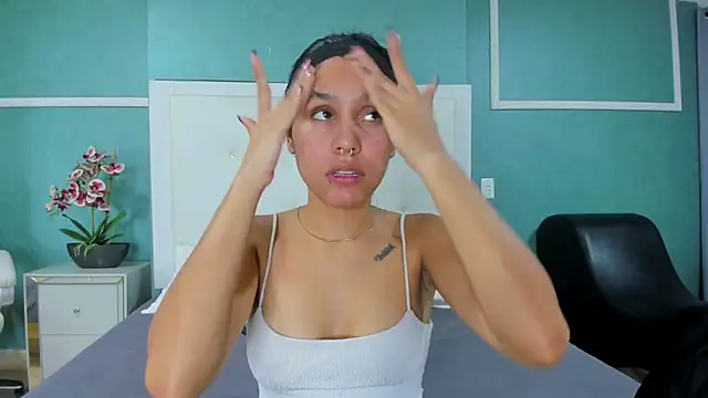 Snapshot of ania_gomez chatting on 11/14/25, 09:57 ania gomez online show from 11/14/25, 09:57