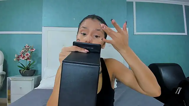 Snapshot of ania_gomez chatting on 11/15/25, 09:00 ania gomez online show from 11/15/25, 09:00