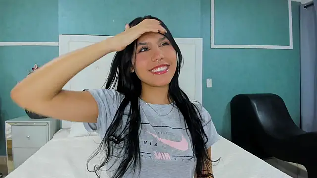 Snapshot of ania_gomez chatting on 11/18/25, 03:16 ania gomez online show from 11/18/25, 03:16