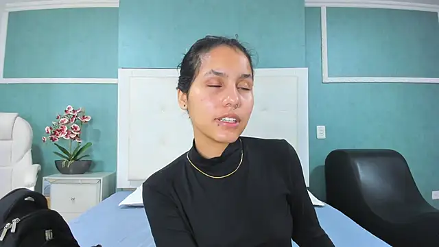 Snapshot of ania_gomez chatting on 12/03/25, 02:37 ania gomez online show from 12/03/25, 02:37