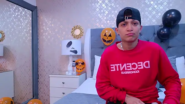 ZoeKrug online show from 10/15/25, 11:32