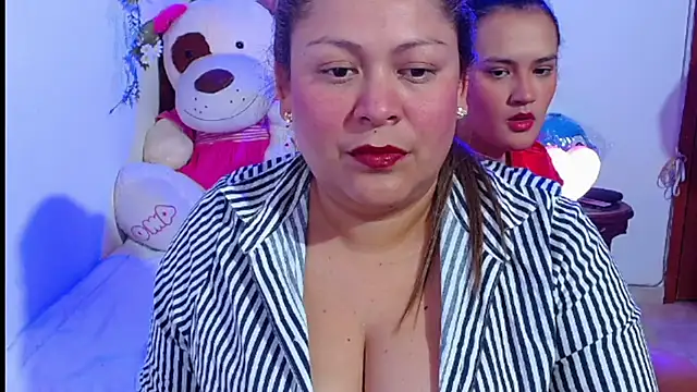 Snapshot of AngelsShow_ chatting on 11/07/25, 06:41 AngelsShow online show from 11/07/25, 06:41