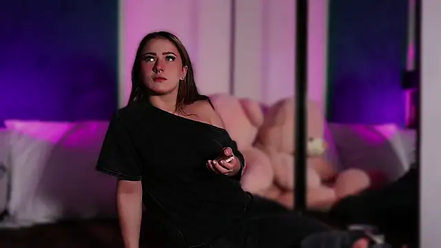 LucyLextonX online show from 06/13/26, 04:43