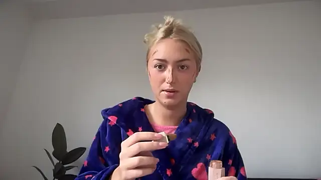 Kitty Swetty online show from 10/07/25, 08:55