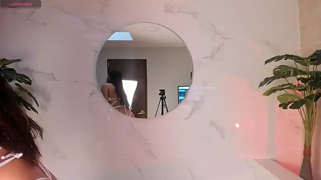 Snapshot of Bella_Williiams chatting on 10/11/25, 12:15 Bella Williiams online show from 10/11/25, 12:15