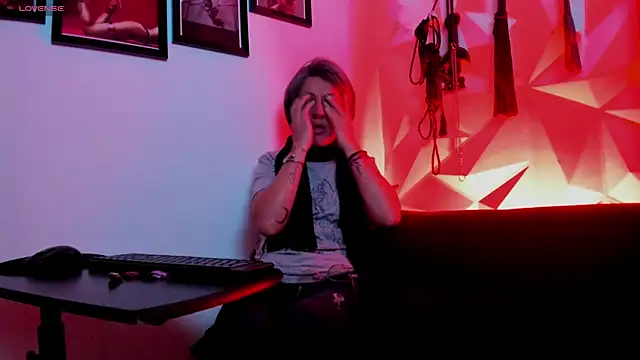 Snapshot of MistressNyx_cg chatting on 10/07/25, 02:25 MistressNyx cg online show from 10/07/25, 02:25