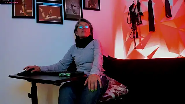 Snapshot of MistressNyx_cg chatting on 10/08/25, 02:25 MistressNyx cg online show from 10/08/25, 02:25