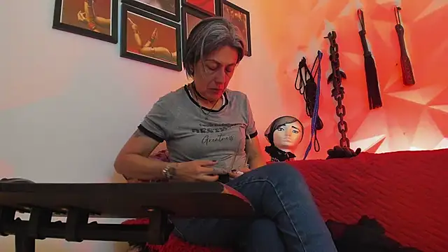 Snapshot of MistressNyx_cg chatting on 10/25/25, 03:29 MistressNyx cg online show from 10/25/25, 03:29